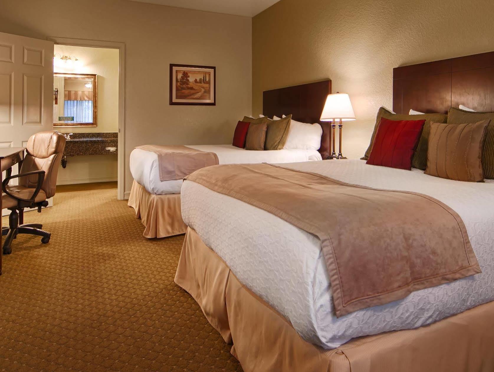 Western Bayshore Motel 3*